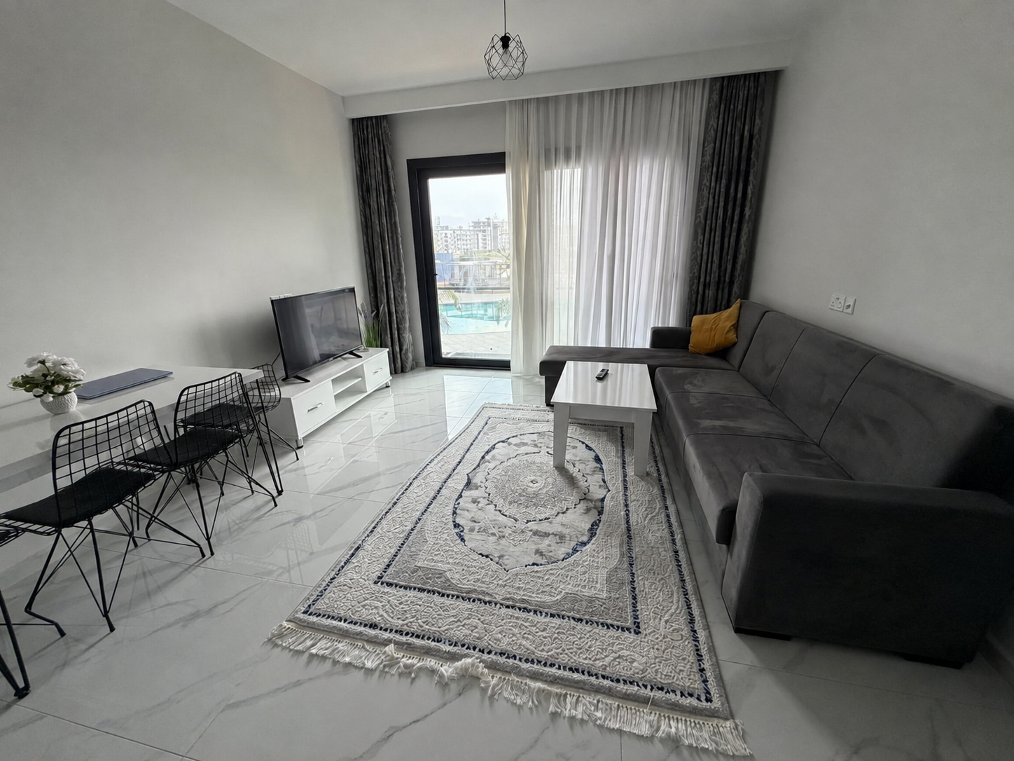 İskele Long Beach Riverside Life Residence’ta Satılık Eşyasız 1+1 Daire