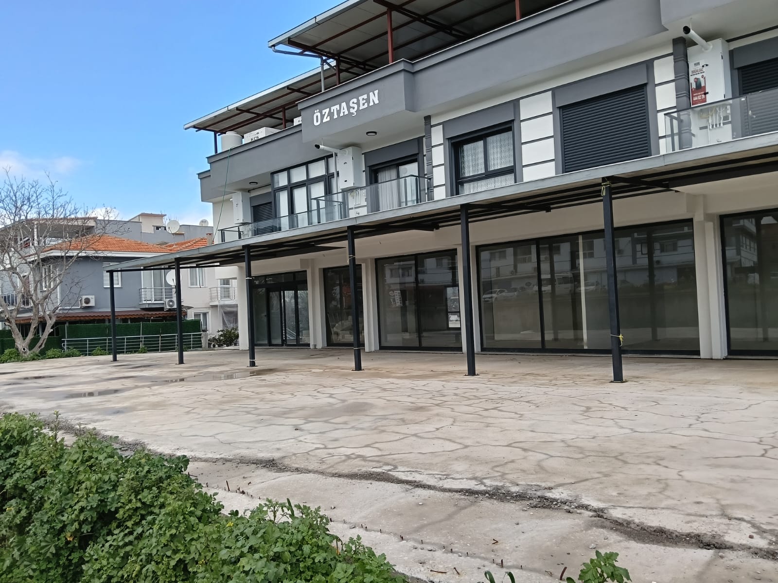 FOÇA GENCELLİ'DE CADDE ÜZERİ -GÜÇLÜ KONUMLU SATILIK DÜKKANLAR görsel 4