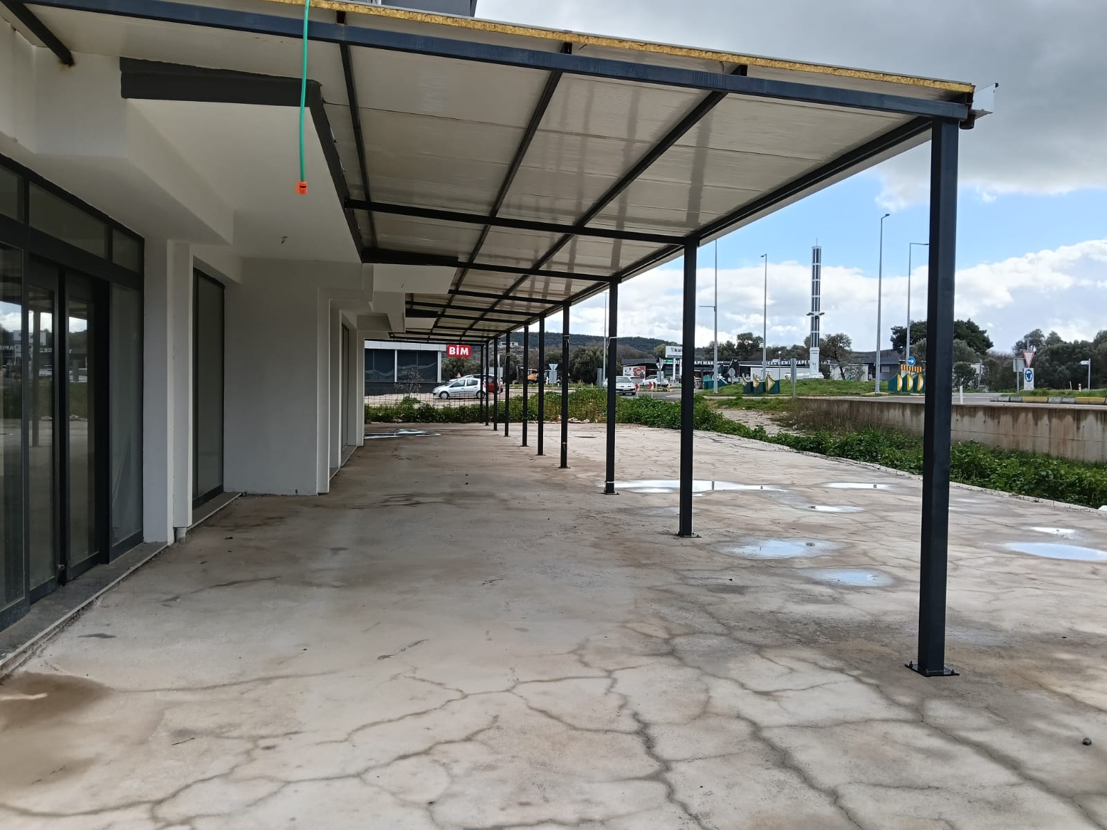 FOÇA GENCELLİ'DE CADDE ÜZERİ -GÜÇLÜ KONUMLU SATILIK DÜKKANLAR görsel 5