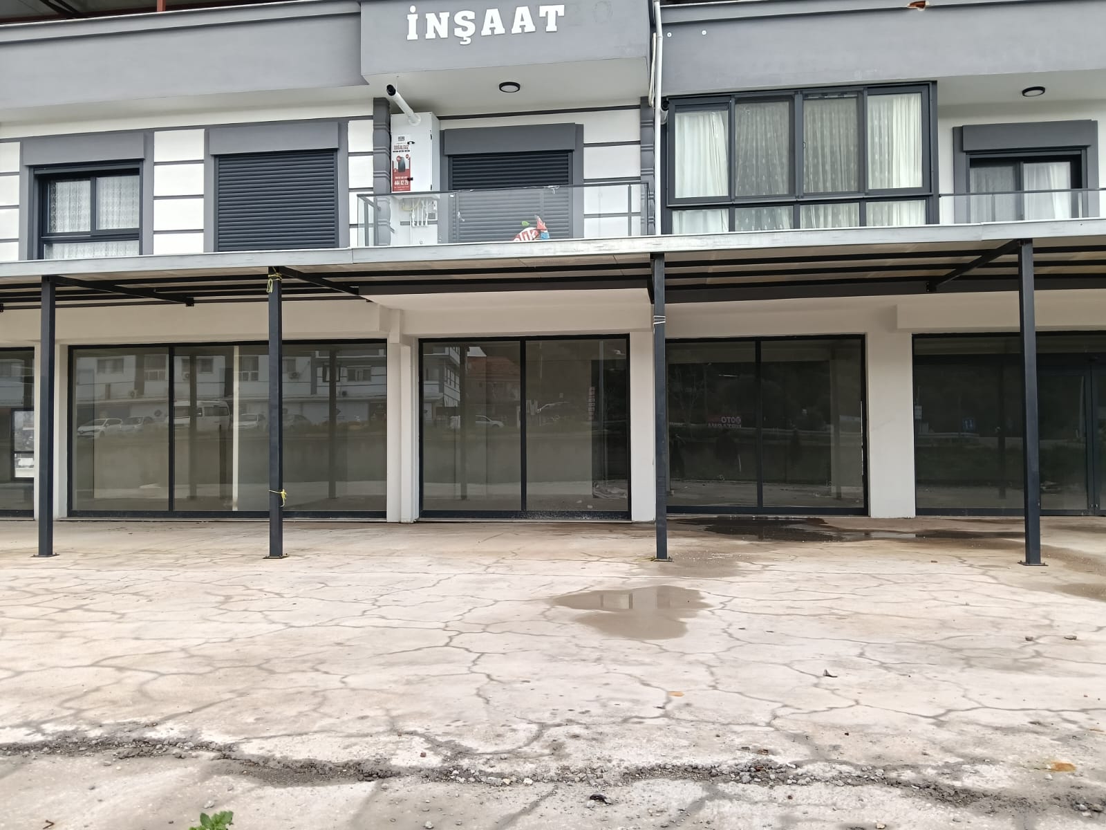 FOÇA GENCELLİ'DE CADDE ÜZERİ -GÜÇLÜ KONUMLU SATILIK DÜKKANLAR görsel 2