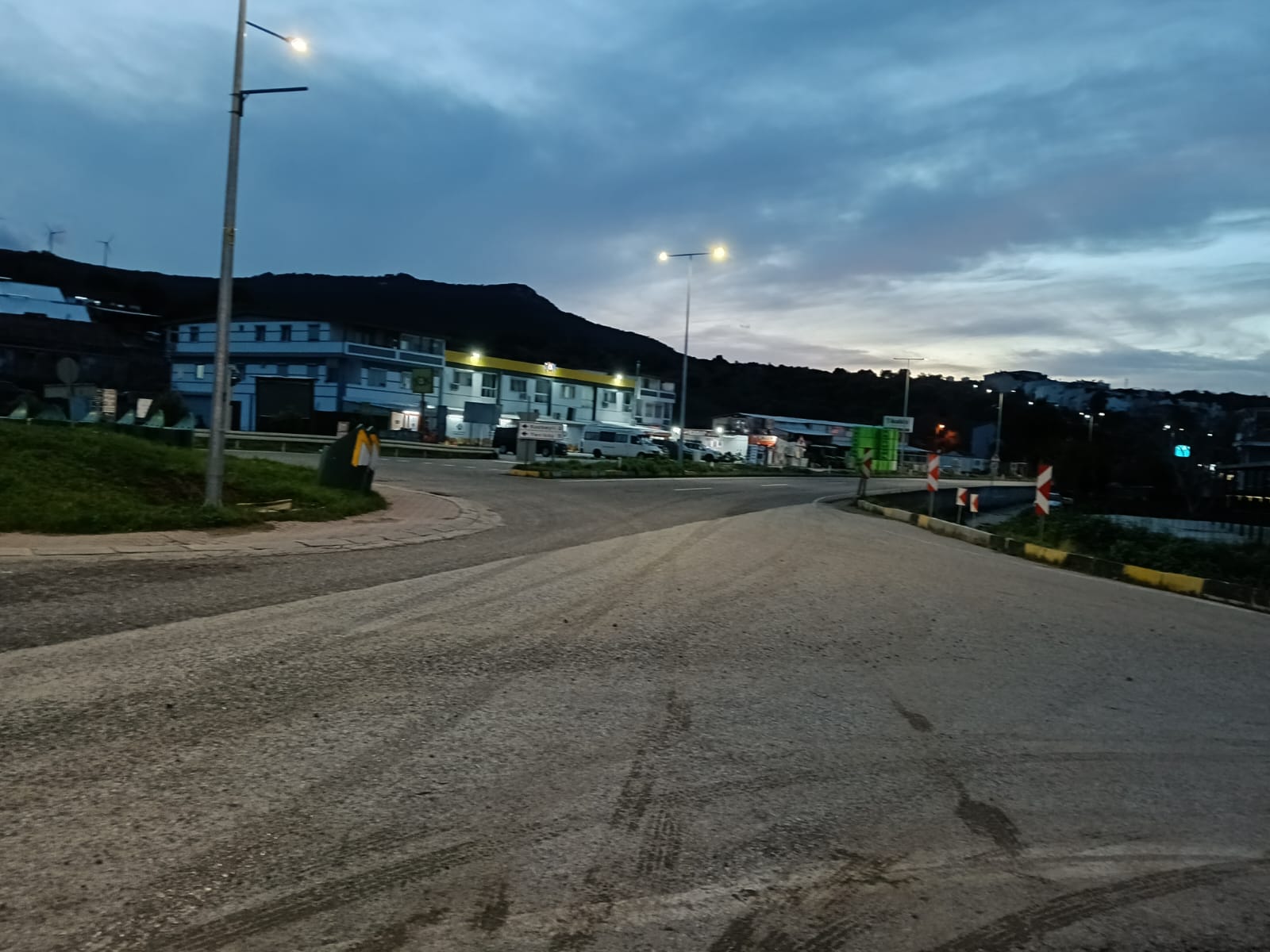 FOÇA GENCELLİ'DE CADDE ÜZERİ -GÜÇLÜ KONUMLU SATILIK DÜKKANLAR görsel 9