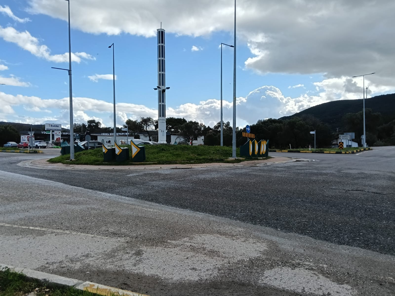 FOÇA GENCELLİ'DE CADDE ÜZERİ -GÜÇLÜ KONUMLU SATILIK DÜKKANLAR görsel 8