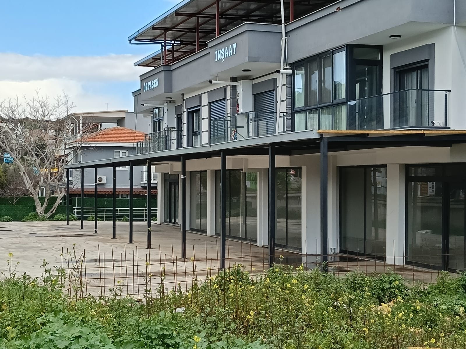 FOÇA GENCELLİ'DE CADDE ÜZERİ -GÜÇLÜ KONUMLU SATILIK DÜKKANLAR görsel 6