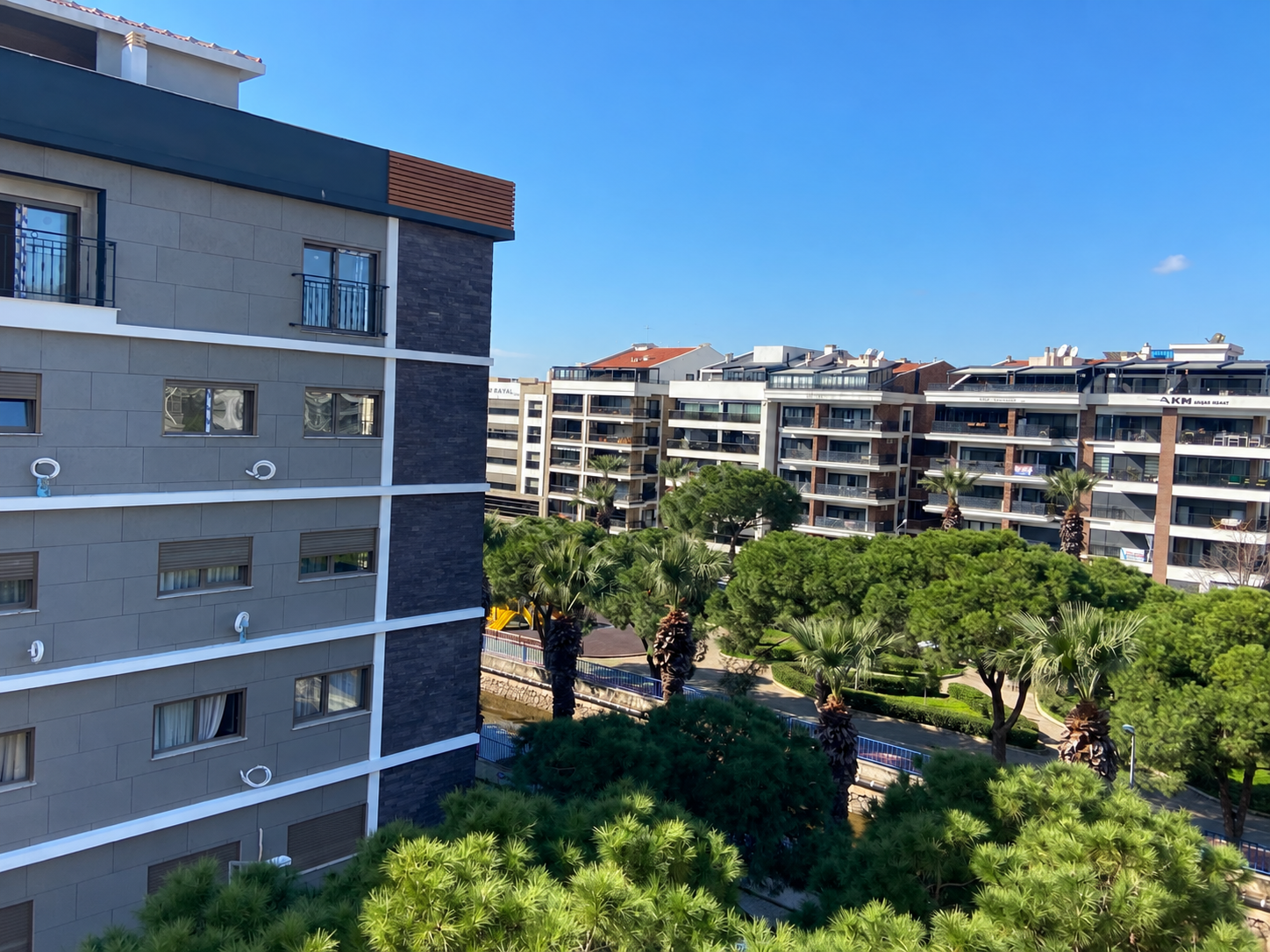 Bostanlı Merkezde Kullanışlı 3+1 Kiralık Daire