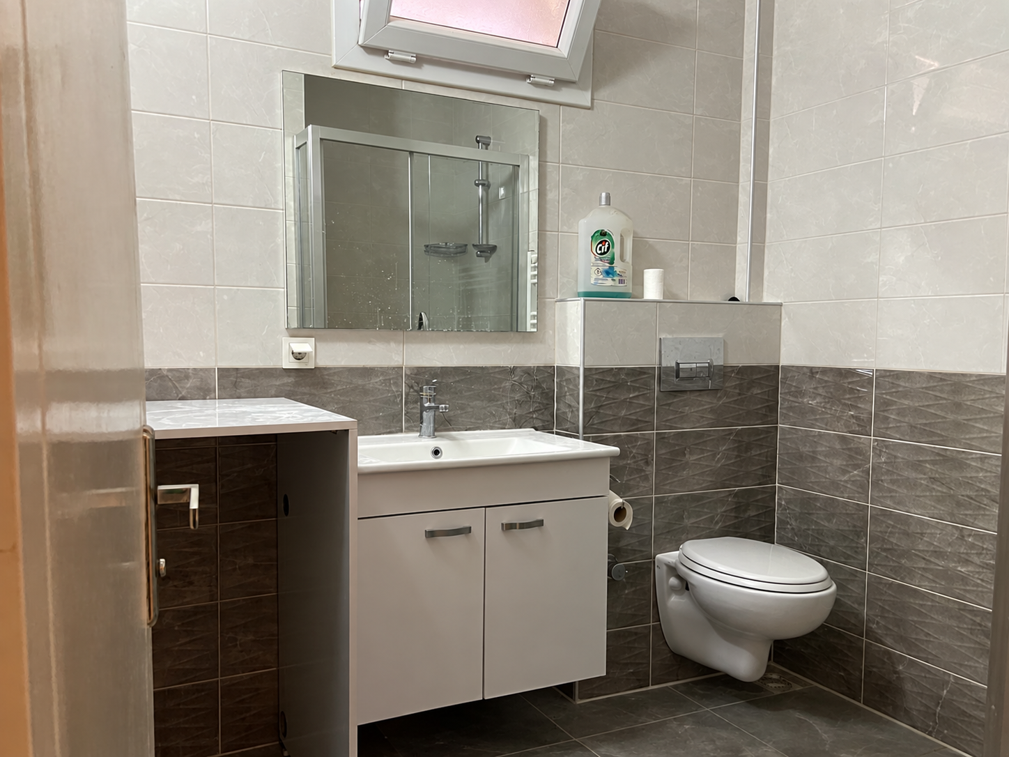 Bostanlı Merkezde Kullanışlı 3+1 Kiralık Daire
