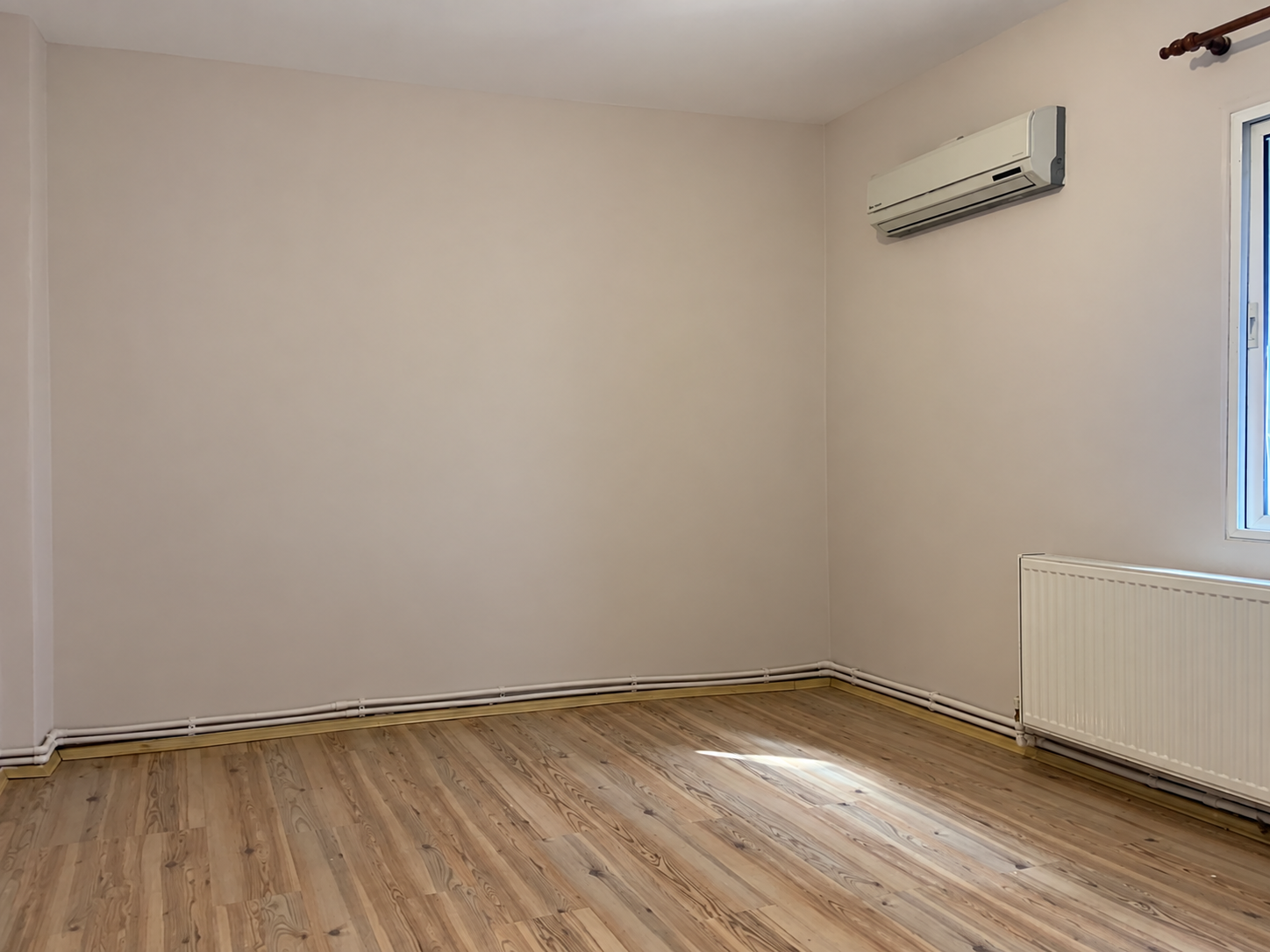 Bostanlı Merkezde Kullanışlı 3+1 Kiralık Daire görsel 2